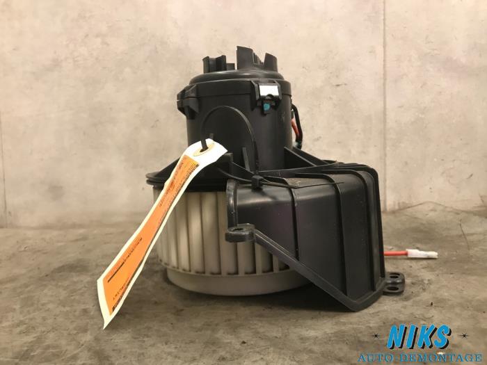 Kachel Ventilatiemotor van een Opel Astra H (L48) 1.6 16V 2008