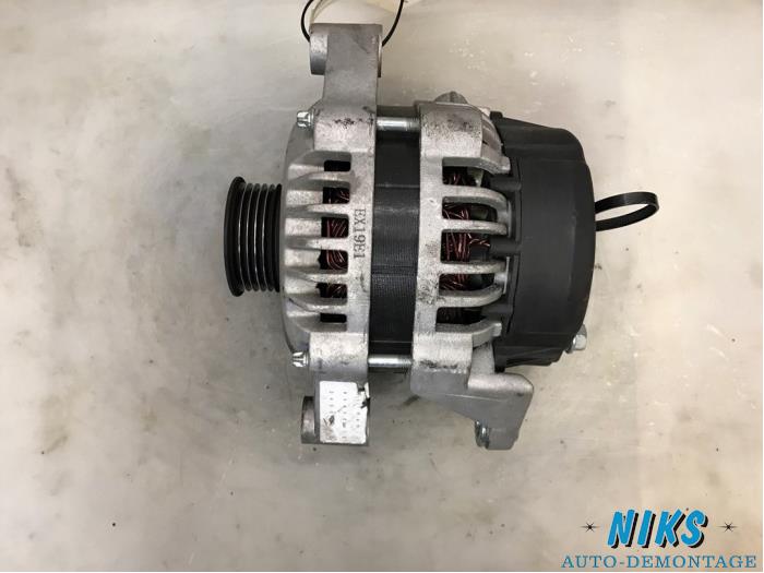 Dynamo van een Opel Astra G (F08/48) 1.6 16V 1999