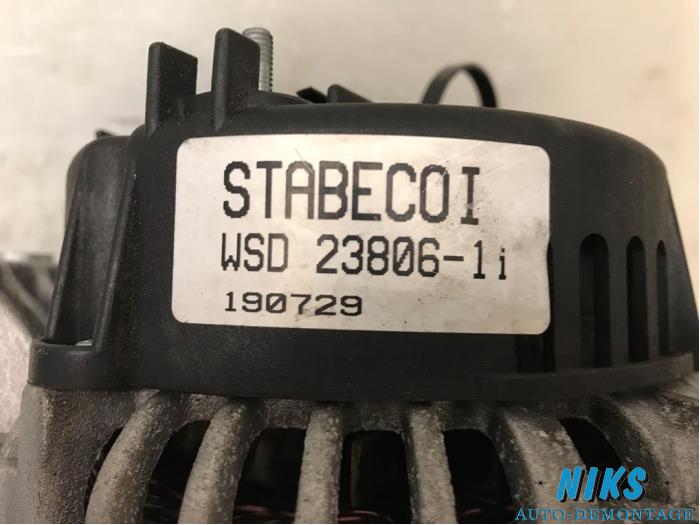 Dynamo van een Opel Astra G (F08/48) 1.6 16V 1999