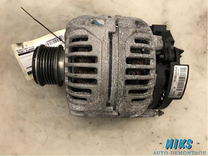 Dynamo van een Volkswagen Golf IV (1J1) 1.9 TDI 2001