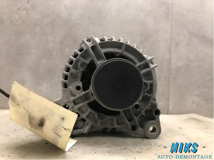 Dynamo van een Volkswagen Golf IV (1J1) 1.9 TDI 2001