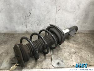 Gebruikte Mac Phersonpoot links-voor Volvo C30 (EK/MK) 2.0 16V Prijs op aanvraag aangeboden door Niks autodemontage