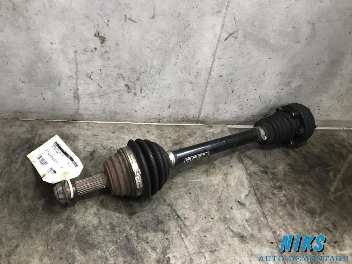 Gebruikte Aandrijfas links-voor Volkswagen Lupo (6X1) 1.0 MPi 50 Prijs op aanvraag aangeboden door Niks autodemontage