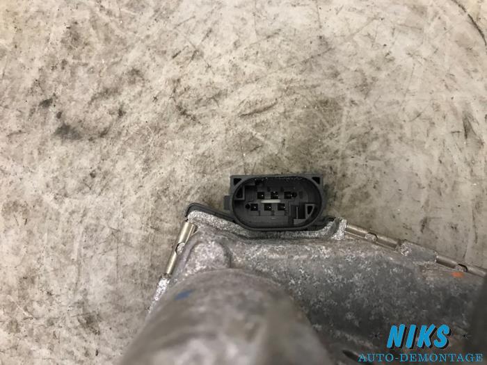 Gasklephuis van een Toyota Yaris III (P13) 1.0 12V VVT-i 2013