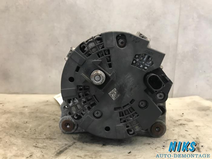 Dynamo van een Audi A4 Avant (B8) 2.0 TDI 143 16V 2012