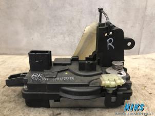 Gebruikte Portierslot Mechaniek 2deurs rechts Opel Tigra Twin Top 1.8 16V Prijs op aanvraag aangeboden door Niks autodemontage