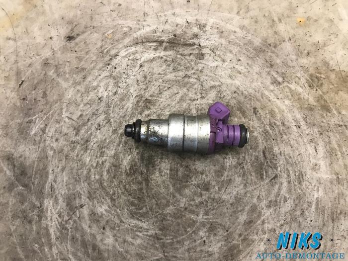 Injector (benzine injectie) van een Renault Twingo (C06) 1.2 2006