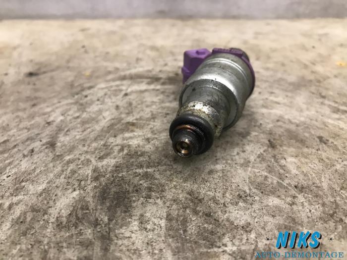 Injector (benzine injectie) van een Renault Twingo (C06) 1.2 2006