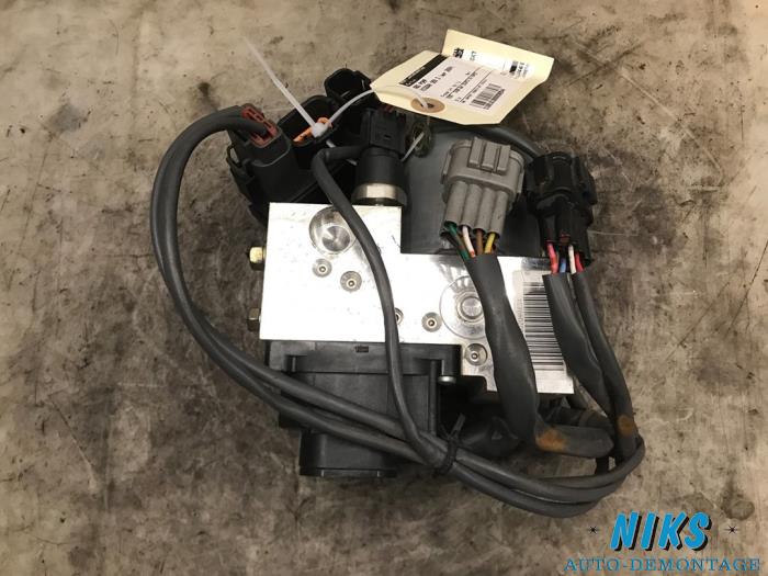 Gebruikte ABS Pomp Nissan 350 Z (Z33) 3.5 V6 24V Prijs op aanvraag aangeboden door Niks autodemontage