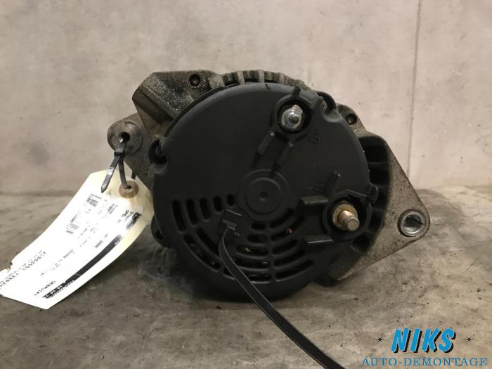 Dynamo van een Opel Astra G (F07) 1.8 16V 2000