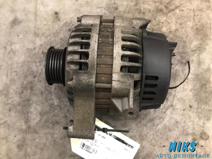 Dynamo van een Opel Astra G (F07) 1.8 16V 2000