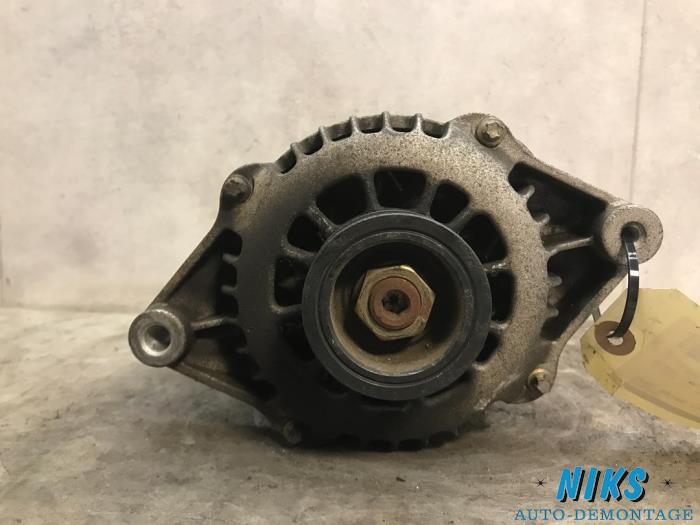 Dynamo van een Opel Astra G (F07) 1.8 16V 2000