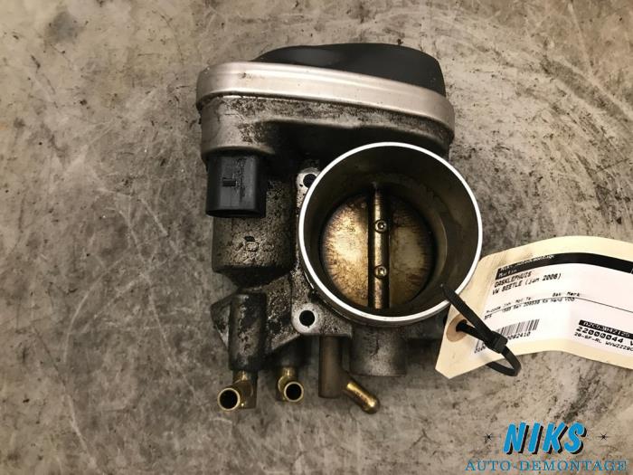 Gebruikte Gasklephuis Volkswagen New Beetle (9C1/9G1) 1.6 Prijs op aanvraag aangeboden door Niks autodemontage