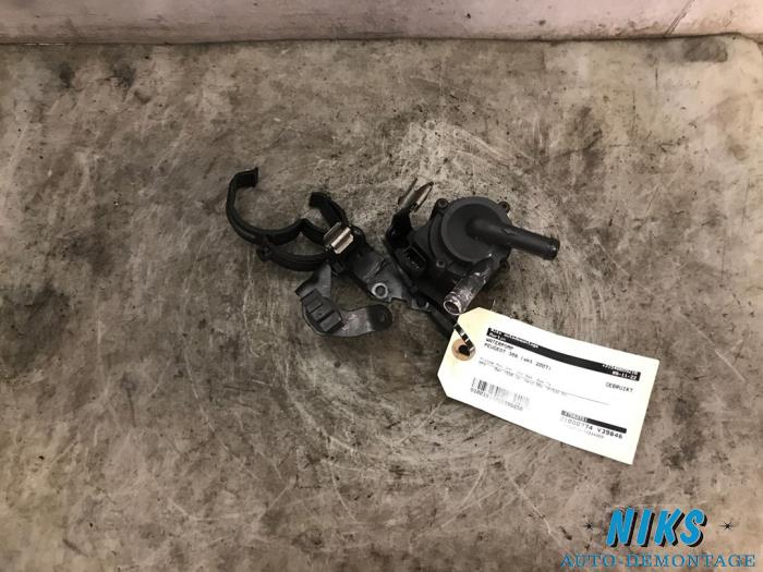 Gebruikte Waterpomp Peugeot 308 (4A/C) 1.6 16V THP 150 Prijs op aanvraag aangeboden door Niks autodemontage