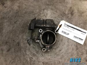 Gebruikte Gasklephuis Renault Trafic New (FL) 2.5 dCi 16V 145 Prijs op aanvraag aangeboden door Niks autodemontage