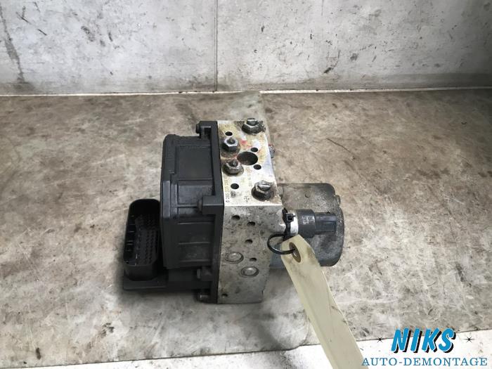 Gebruikte ABS Pomp Mercedes Sprinter 2t (901/902) 208 CDI 16V Prijs op aanvraag aangeboden door Niks autodemontage