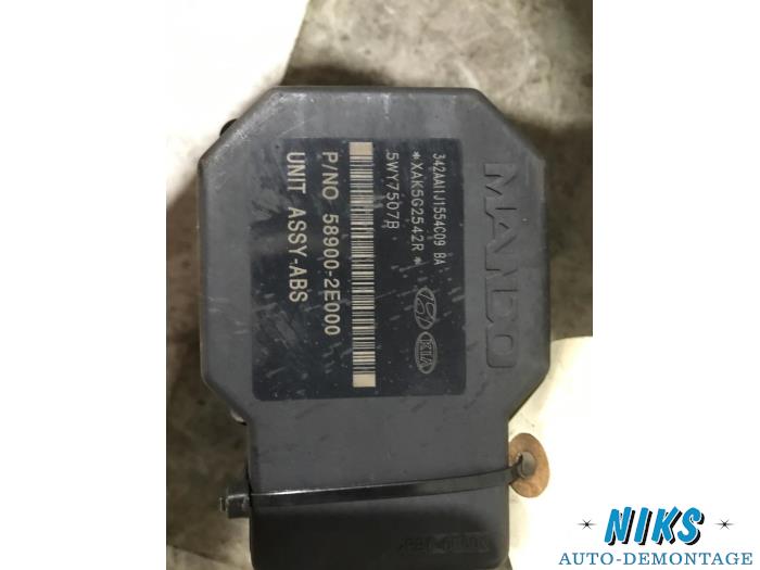 ABS Pomp van een Kia Sportage (JE) 2.0 CVVT 16V 4x2 2005