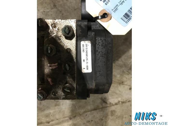 ABS Pomp van een Kia Sportage (JE) 2.0 CVVT 16V 4x2 2005