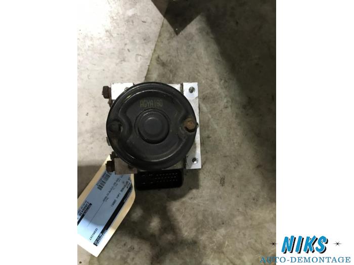 ABS Pomp van een Kia Sportage (JE) 2.0 CVVT 16V 4x2 2005