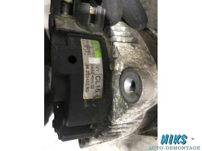 Dynamo van een Citroën Berlingo 2.0 HDi 90 2001