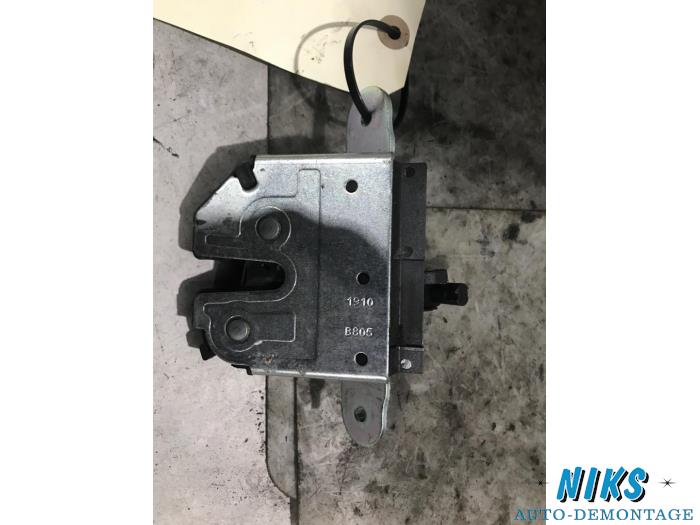Slotmechaniek Kofferdeksel van een Opel Meriva 1.4 16V Ecotec 2010