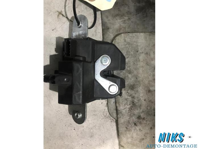 Slotmechaniek Kofferdeksel van een Opel Meriva 1.4 16V Ecotec 2010