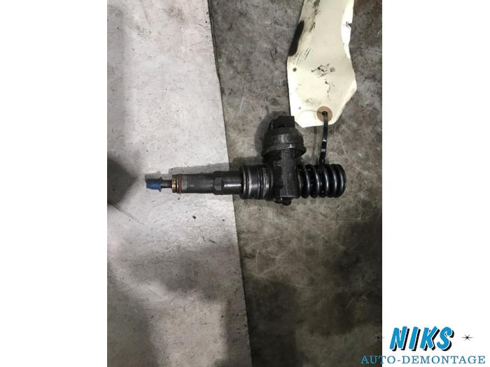 Verstuiver (diesel) van een Volkswagen Caddy III (2KA,2KH,2CA,2CH) 2.0 SDI 2005
