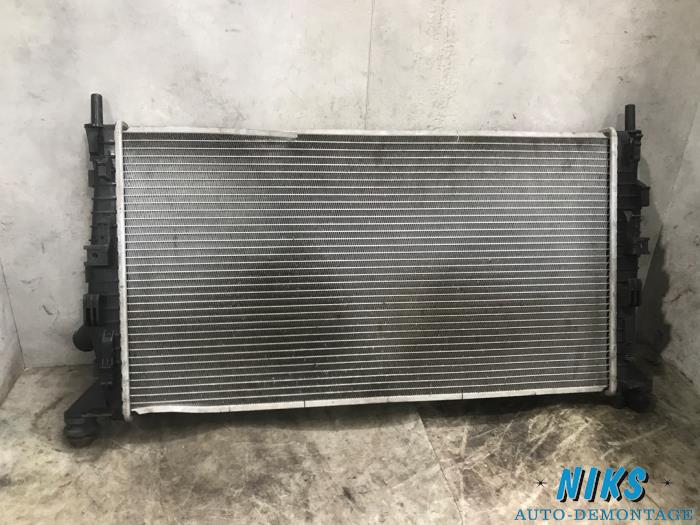 Gebruikte Radiateur Ford Focus 2 1.6 Ti-VCT 16V Prijs op aanvraag aangeboden door Niks autodemontage