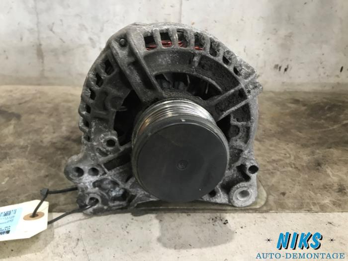 Dynamo van een Volkswagen Polo IV (9N1/2/3) 1.9 SDI 2004
