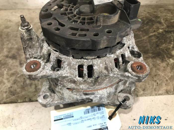 Dynamo van een Volkswagen Polo IV (9N1/2/3) 1.9 SDI 2004