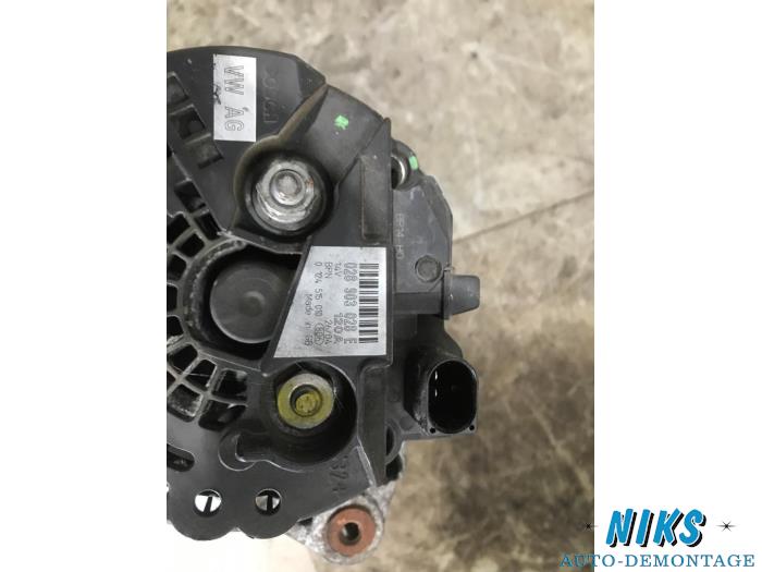 Dynamo van een Volkswagen Polo IV (9N1/2/3) 1.9 SDI 2004