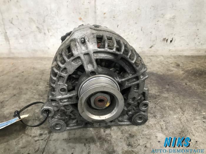Gebruikte Dynamo Volkswagen Polo IV (9N1/2/3) 1.4 FSI 16V Prijs op aanvraag aangeboden door Niks autodemontage