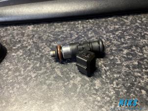 Gebruikte Injector (benzine injectie) Renault Twingo (C06) 1.2 16V Quickshift Prijs op aanvraag aangeboden door Niks autodemontage
