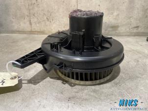 Gebruikte Kachel Ventilatiemotor Skoda Fabia II (5J) 1.2i 12V Prijs op aanvraag aangeboden door Niks autodemontage