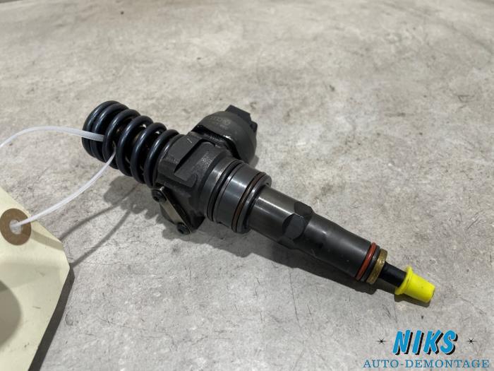 Verstuiver (diesel) van een Volkswagen Caddy III (2KA,2KH,2CA,2CH) 2.0 SDI 2005