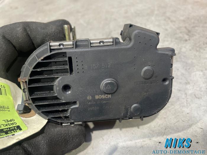 Gasklephuis van een Opel Corsa C (F08/68) 1.2 16V 2002