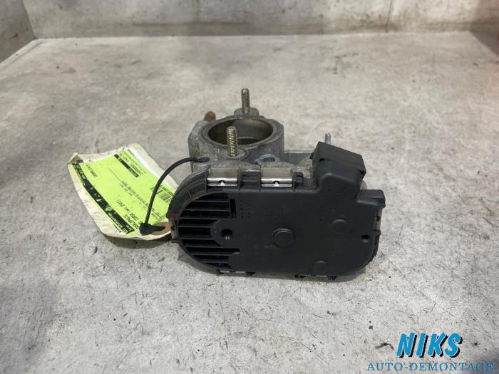 Gasklephuis van een Opel Corsa C (F08/68) 1.2 16V 2002