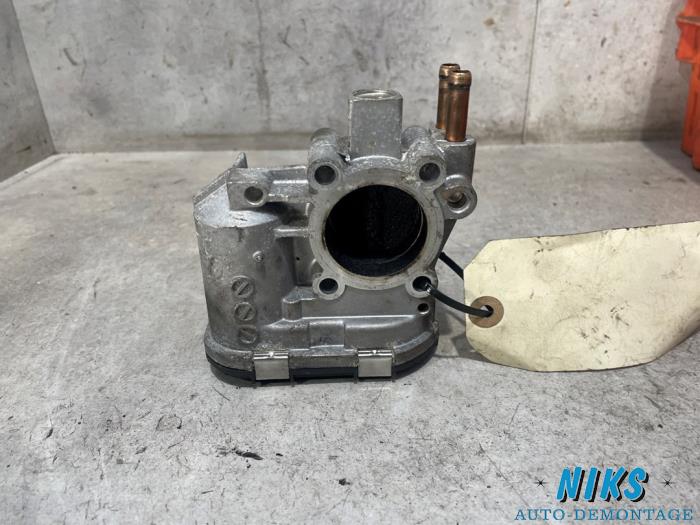 Gasklephuis van een Opel Corsa C (F08/68) 1.2 16V 2002