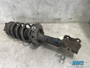 Gebruikte Schokdemperpoot links-voor Opel Astra H SW (L35) 1.7 CDTi 16V Prijs op aanvraag aangeboden door Niks autodemontage