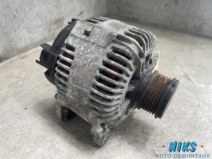 Gebruikte Dynamo Volkswagen Passat Variant (3C5) 2.0 TDI 16V 140 Prijs op aanvraag aangeboden door Niks autodemontage
