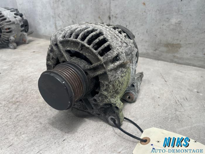 Dynamo van een Volkswagen Golf IV (1J1) 1.9 TDI 100 2001