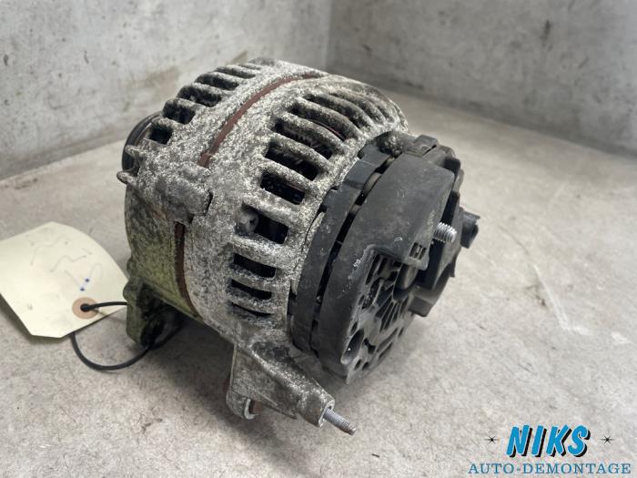 Dynamo van een Volkswagen Golf IV (1J1) 1.9 TDI 100 2001