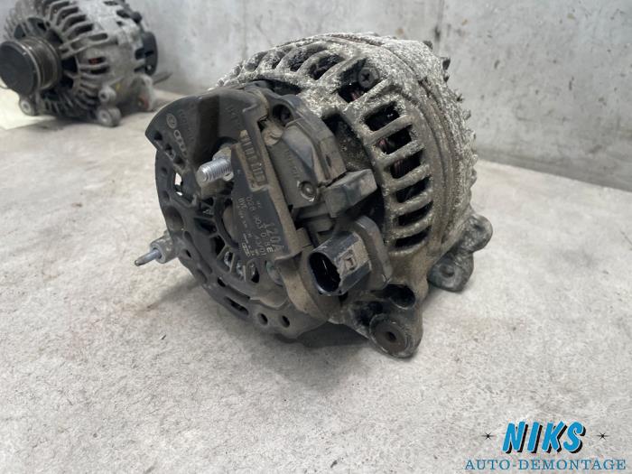 Dynamo van een Volkswagen Golf IV (1J1) 1.9 TDI 100 2001