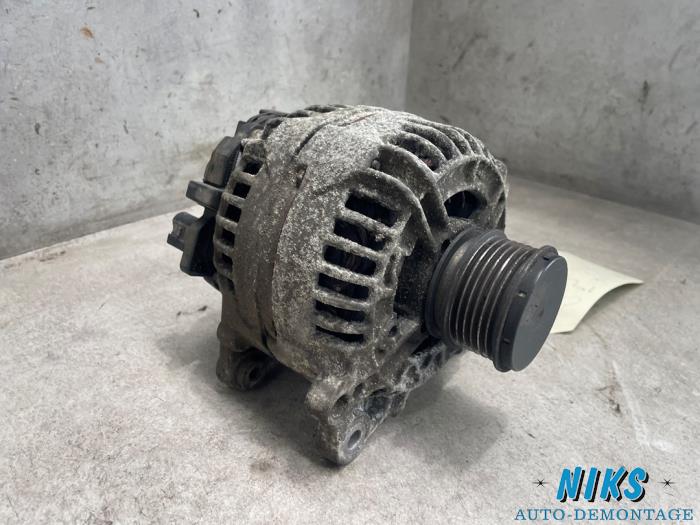 Dynamo van een Volkswagen Golf IV (1J1) 1.9 TDI 100 2001