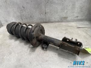 Gebruikte Schokdemperpoot rechts-voor Opel Corsa D 1.4 16V Twinport Prijs op aanvraag aangeboden door Niks autodemontage