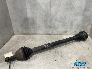 Gebruikte Aandrijfas rechts-voor Volkswagen Caddy III (2KA,2KH,2CA,2CH) 1.9 TDI Prijs op aanvraag aangeboden door Niks autodemontage