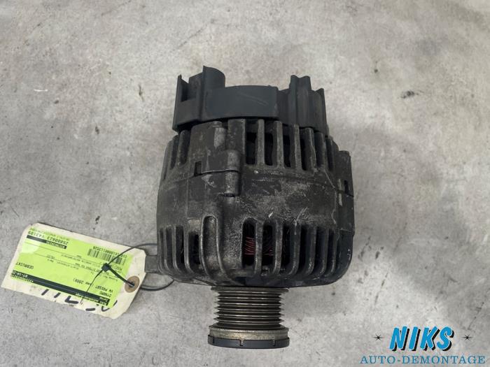 Dynamo van een Volkswagen Passat Variant (3C5) 1.4 TSI 16V 2008