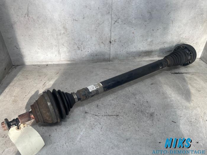 Aandrijfas rechts-voor van een Volkswagen Caddy III (2KA,2KH,2CA,2CH) 1.9 TDI 2010