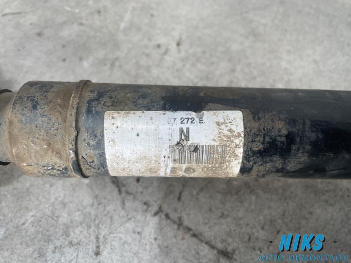 Aandrijfas rechts-voor van een Volkswagen Caddy III (2KA,2KH,2CA,2CH) 1.9 TDI 2010