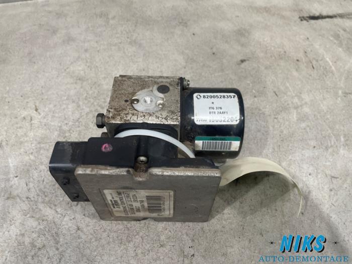 Gebruikte ABS Pomp Renault Master II (FD/HD) 2.5 dCi 150 FAP Prijs op aanvraag aangeboden door Niks autodemontage